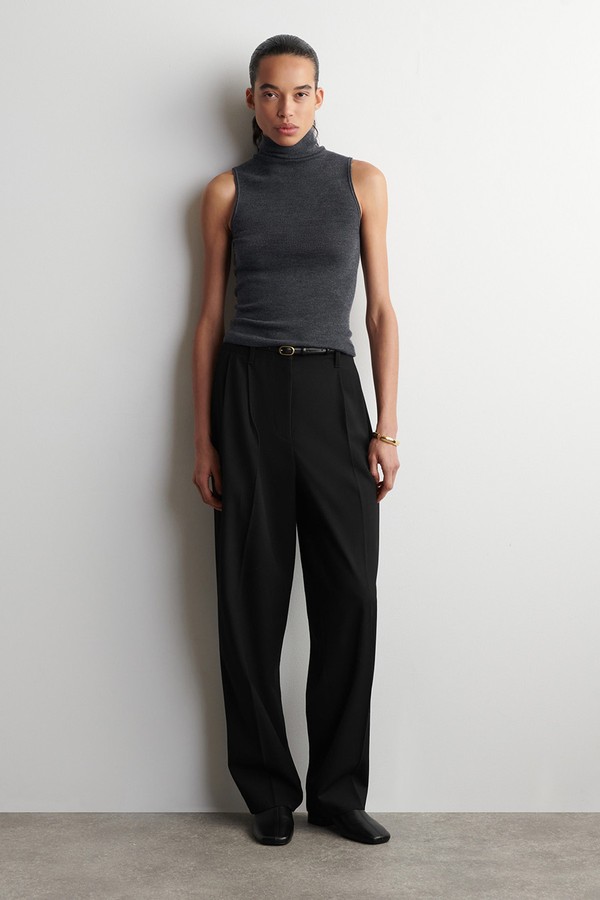 Pleated Wool-Blend Tapered Trousers